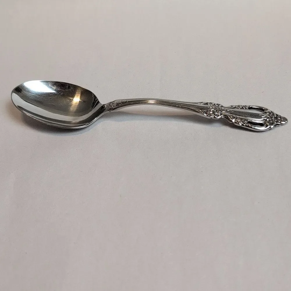 Classic Oneida Distinctions Deluxe Stainless Oval Soup Spoon
